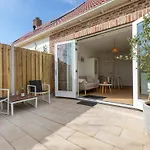 \'T Kusthuys - Charming Holiday Home With A Terrace